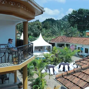 Mowicribs And Hotel